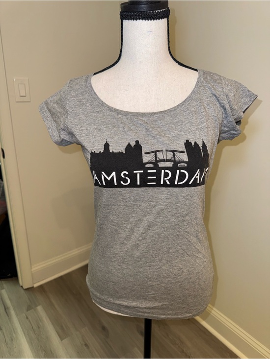 Fox Tops - Amsterdam Graphic Scoop Neck Tee - Grey size medium